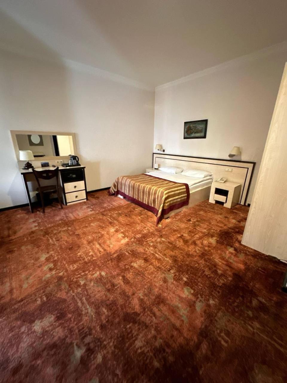 Hotel Rike Park Tbilisi ภายนอก รูปภาพ