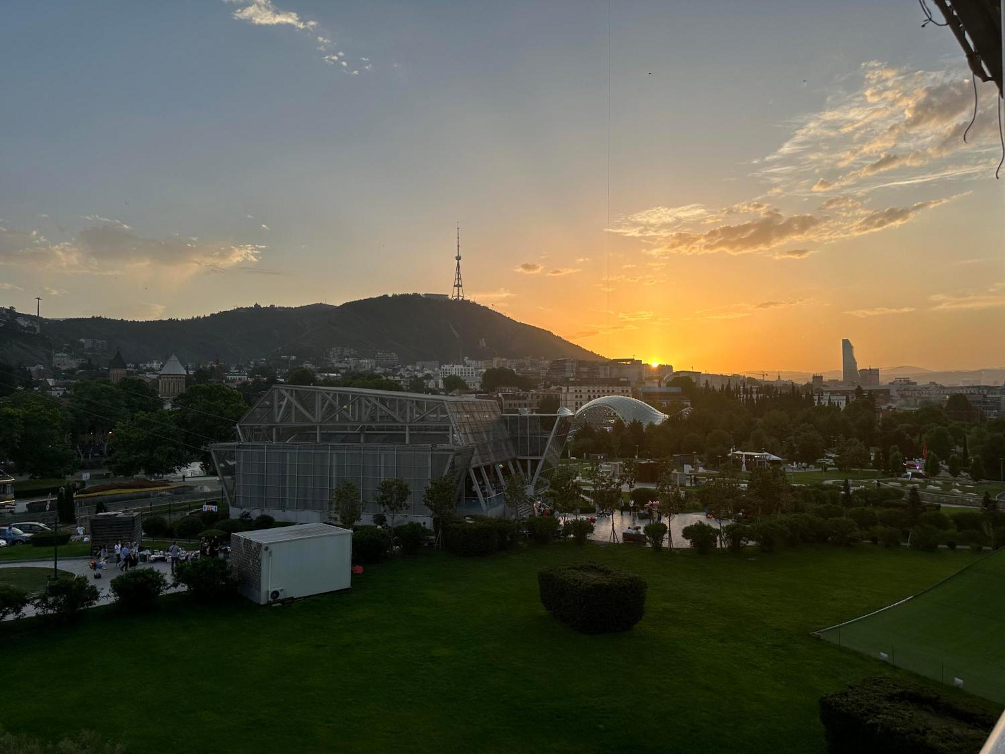 Hotel Rike Park Tbilisi ภายนอก รูปภาพ